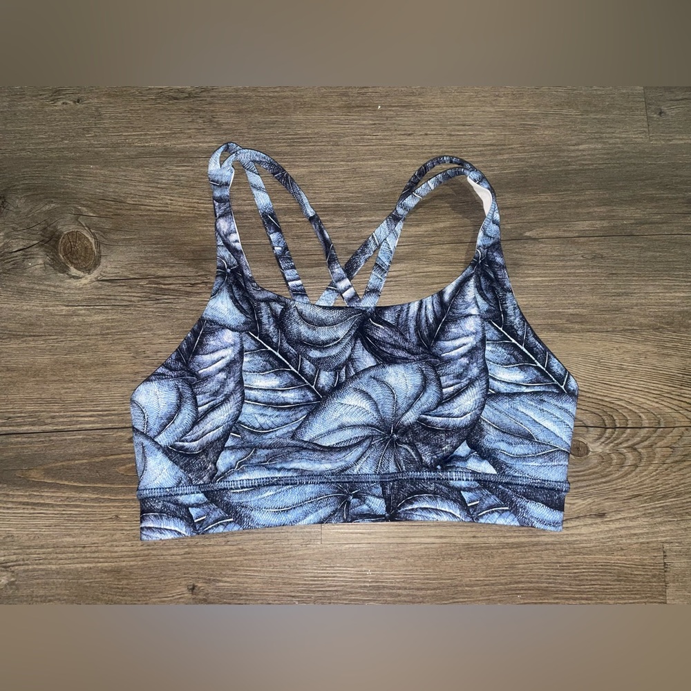 Lululemon women’s size 6 small sports bra Leaf print